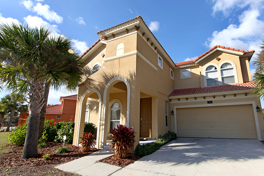 The front exterior of a newly constructed Florida Home